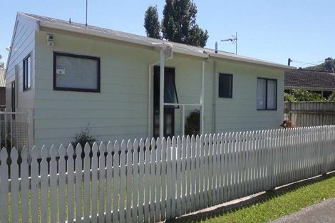 Photo of property in 1f2 Glenbrook Grove, Naenae, Lower Hutt, 5011