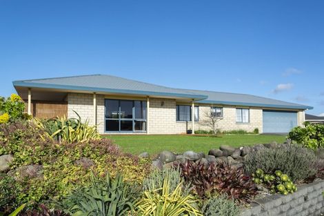 Photo of property in 32 Dillon Drive, Bell Block, New Plymouth, 4312