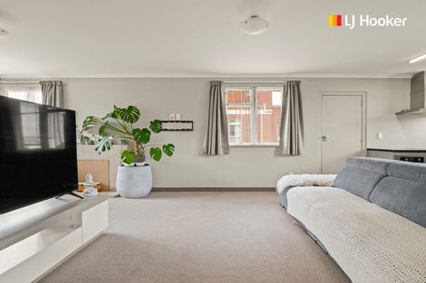 Photo of property in 73 Macandrew Road, South Dunedin, Dunedin, 9012