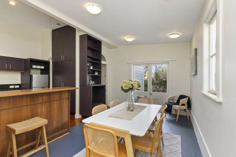Photo of property in 21 The Parade, Island Bay, Wellington, 6023