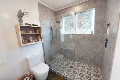 Photo of property in 20 Mcfarlane Street, Oakura, 4314