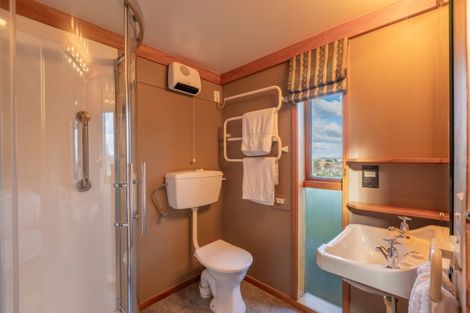 Photo of property in 17 Domain Road, Waipawa, 4210