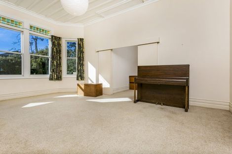 Photo of property in 120 Eskdale Road, Birkdale, Auckland, 0626