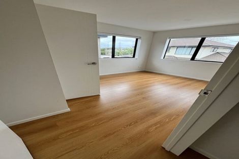 Photo of property in 28 Tiraumea Drive, Pakuranga, Auckland, 2010