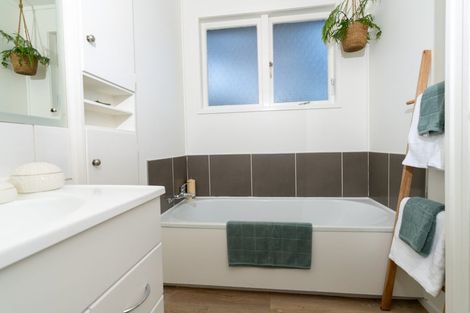 Photo of property in 6 Manukau Road, Raglan, 3225