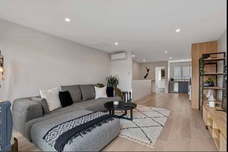 Photo of property in 6 Parenga Lane, Kumeu, 0810