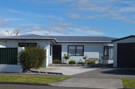 Photo of property in 87 Hillcrest Drive, Kelvin Grove, Palmerston North, 4414