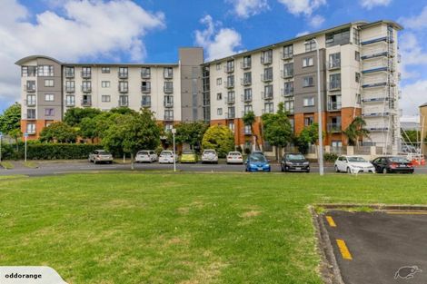 Photo of property in 2o/10 Crown Lynn Place, New Lynn, Auckland, 0600