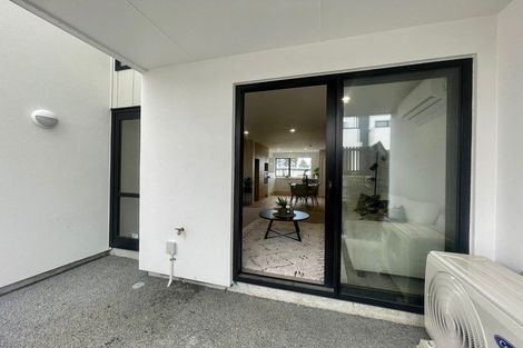Photo of property in 2 Mikoikoi Crescent, Mangere Bridge, Auckland, 2022