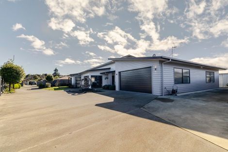 Photo of property in 25 Chestnut Close, Kelvin Grove, Palmerston North, 4414