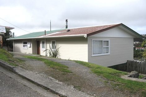 Photo of property in 5 Innes Way, Newlands, Wellington, 6037