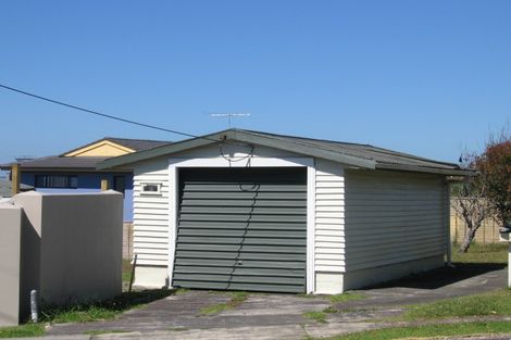 Photo of property in 2/75 Castor Bay Road, Castor Bay, Auckland, 0620