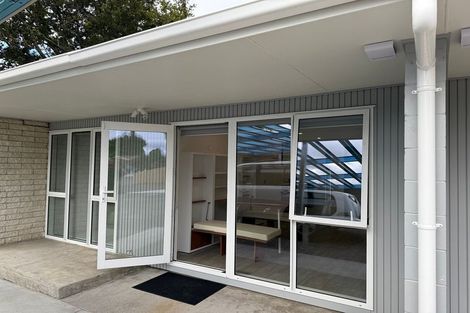 Photo of property in 2/7 Tulloch Place, Conifer Grove, Takanini, 2112