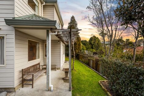 Photo of property in 2/30 Sunset Road, Unsworth Heights, Auckland, 0632