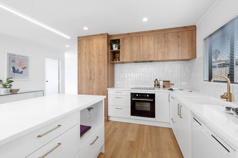 Photo of property in 122a Lynwood Road, New Lynn, Auckland, 0600