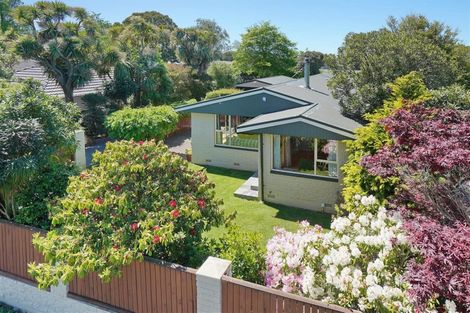 Photo of property in 8 Brookby Crescent, Avonhead, Christchurch, 8042