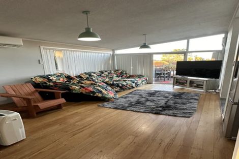 Photo of property in 6 Minton Place, Manurewa, Auckland, 2102
