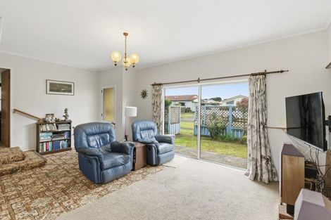 Photo of property in 2 Awatea Street, Castlecliff, Whanganui, 4501