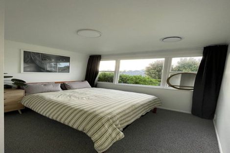 Photo of property in 5 Gill Avenue, Te Atatu Peninsula, Auckland, 0610