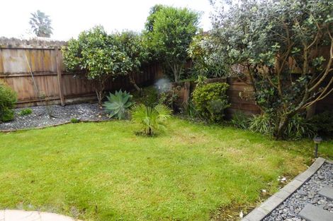 Photo of property in 72 Kingdale Road, Henderson, Auckland, 0610