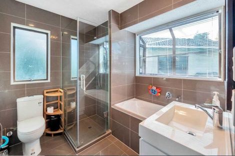 Photo of property in 21 Crosby Road, West Harbour, Auckland, 0618