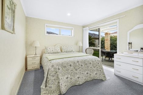 Photo of property in 24 Sovereign Isle Lane, Rototuna, Hamilton, 3210