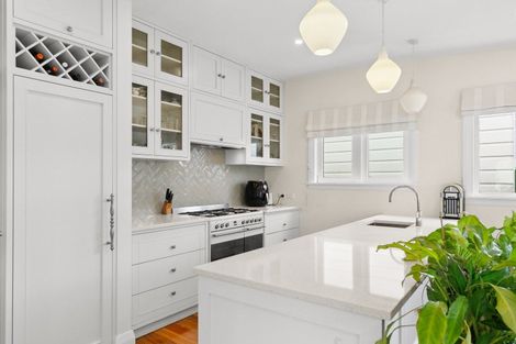 Photo of property in 10 Herald Terrace, Berhampore, Wellington, 6023