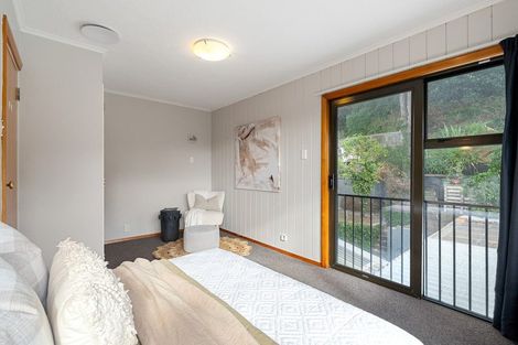Photo of property in 318 Queens Drive, Lyall Bay, Wellington, 6022