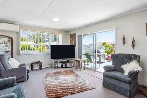 Photo of property in 4 Elder Grove, Paraparaumu, 5032