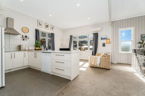 Photo of property in 38 Rua Street, Lyall Bay, Wellington, 6022