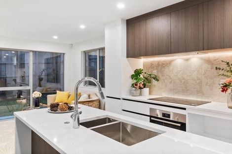 Photo of property in 7d Maroubra Place, Botany Downs, Auckland, 2010