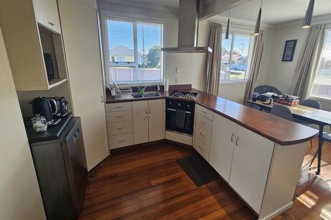 Photo of property in 2 Saxton Road, Upper Vogeltown, New Plymouth, 4310