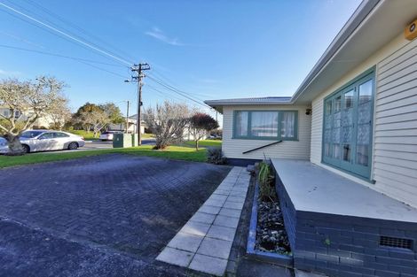 Photo of property in 6 Marlene Avenue, Te Atatu South, Auckland, 0610