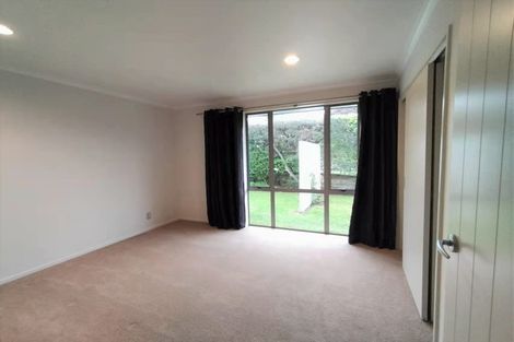 Photo of property in 38 Moyrus Crescent, East Tamaki Heights, Auckland, 2016
