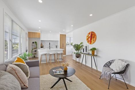 Photo of property in 32 Neil Avenue, Te Atatu Peninsula, Auckland, 0610