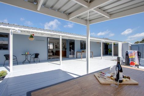 Photo of property in 60 Gillies Crescent, Waimarama, Havelock North, 4294