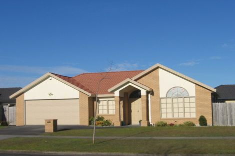Photo of property in 106 Moyrus Crescent, East Tamaki Heights, Auckland, 2016