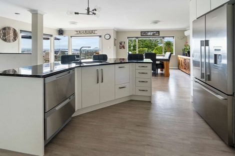 Photo of property in 14r Estates Terrace, Welcome Bay, Tauranga, 3175