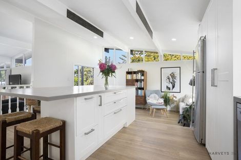 Photo of property in 21 Sunvue Road, Glen Eden, Auckland, 0602