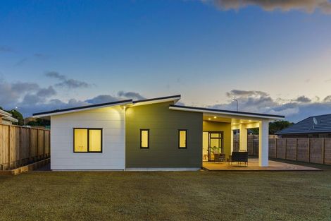 Photo of property in 166 Karuhiruhi Street, Waikanae, 5036
