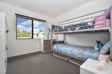 Photo of property in 2/18 Evans Road, Glen Eden, Auckland, 0602