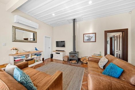 Photo of property in 102 Jellicoe Street, Martinborough, 5711