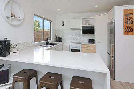 Photo of property in 22 Graven Court, Henderson, Auckland, 0612