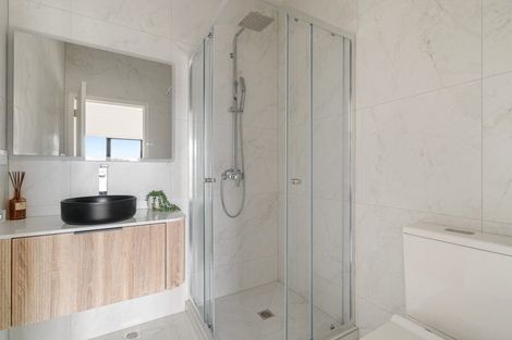 Photo of property in 32 Tapuwae Way, Mangere Bridge, Auckland, 2022