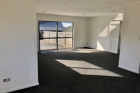 Photo of property in 1 Ryden Place, Glen Eden, Auckland, 0602