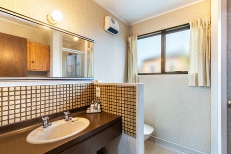 Photo of property in 52 Harvey Street, Waipahihi, Taupo, 3330