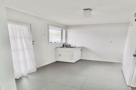 Photo of property in 29 Staincross Street, Green Bay, Auckland, 0604