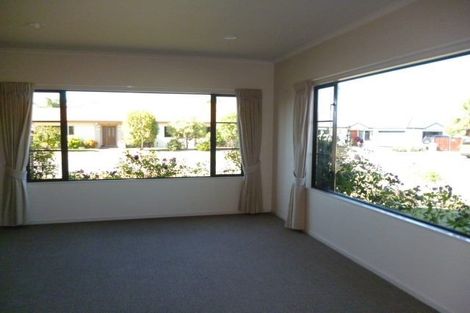 Photo of property in 2 Caulfield Place, Taradale, Napier, 4112