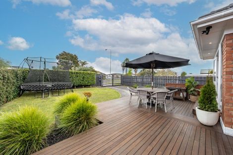 Photo of property in 20 Bradbury Road, Botany Downs, Auckland, 2010