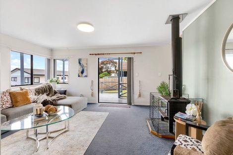 Photo of property in 2/21 Leven Lane, Totara Heights, Auckland, 2105